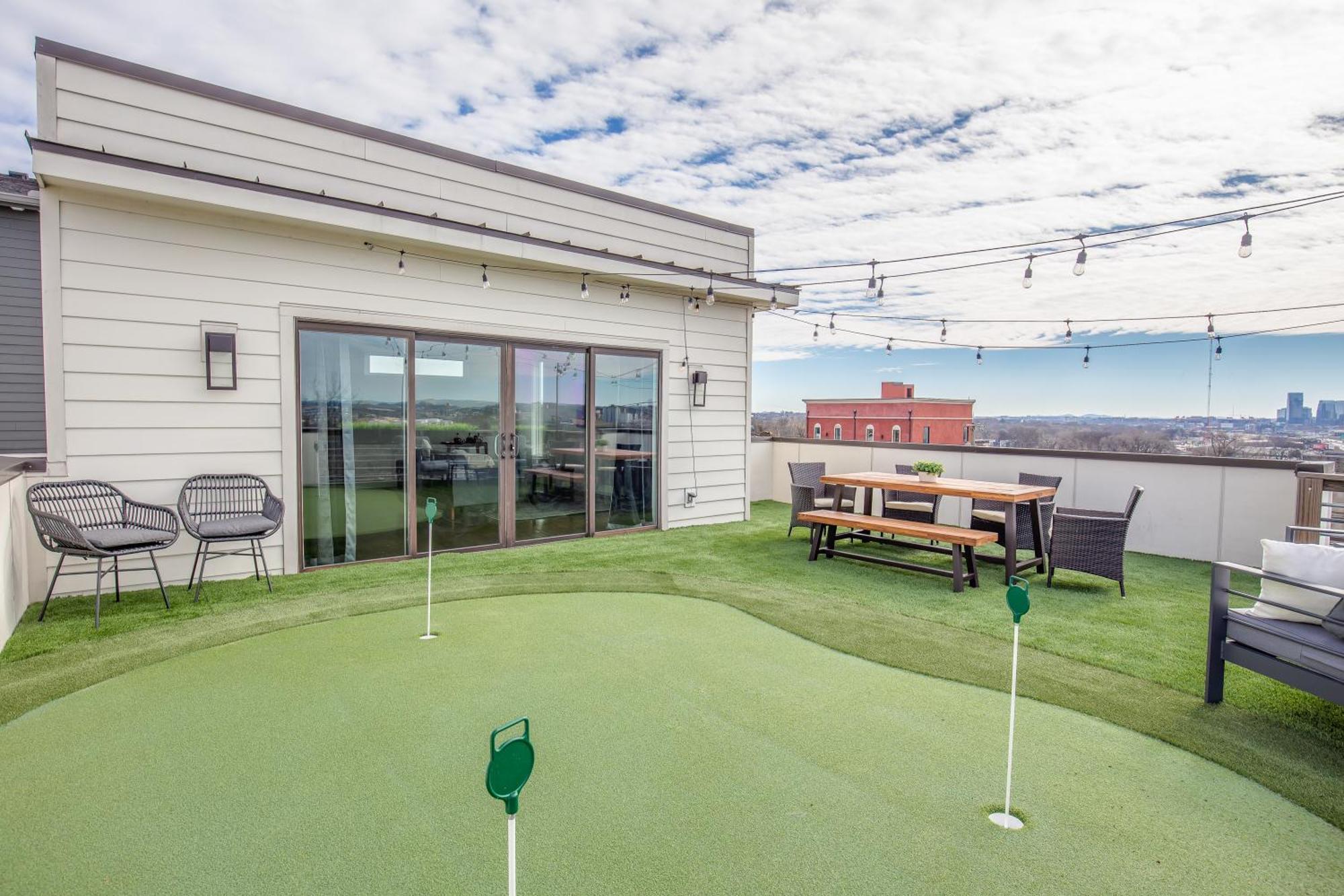 Whiskey House With Rooftop Golf, City Views! 8Min To Downtown! Sleeps 9! Nashville Exteriör bild