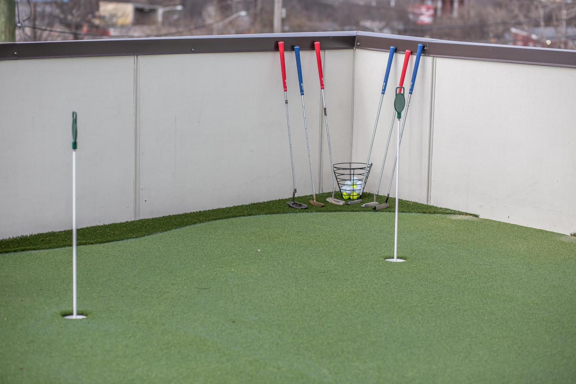 Whiskey House With Rooftop Golf, City Views! 8Min To Downtown! Sleeps 9! Nashville Exteriör bild