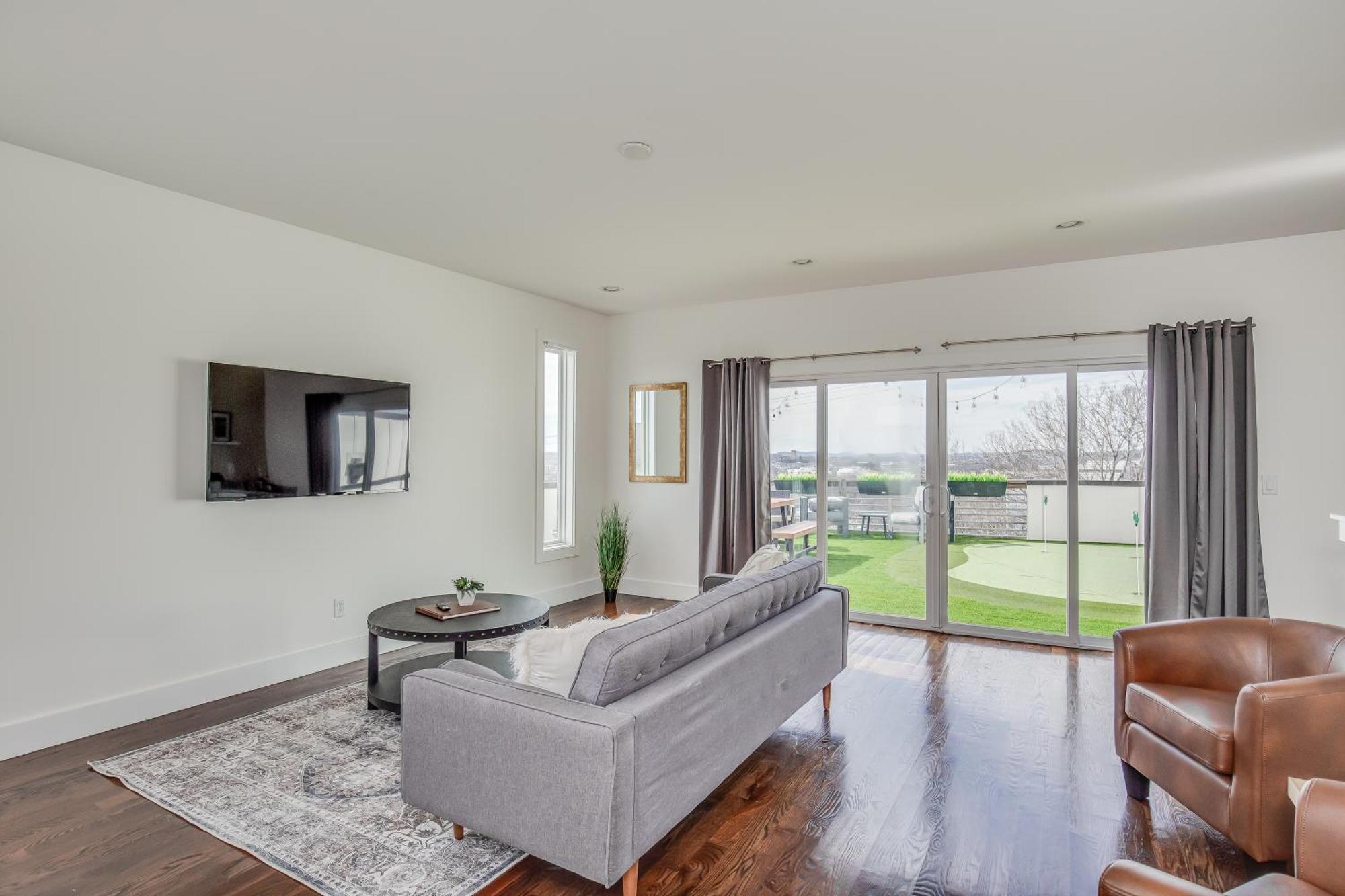 Whiskey House With Rooftop Golf, City Views! 8Min To Downtown! Sleeps 9! Nashville Exteriör bild