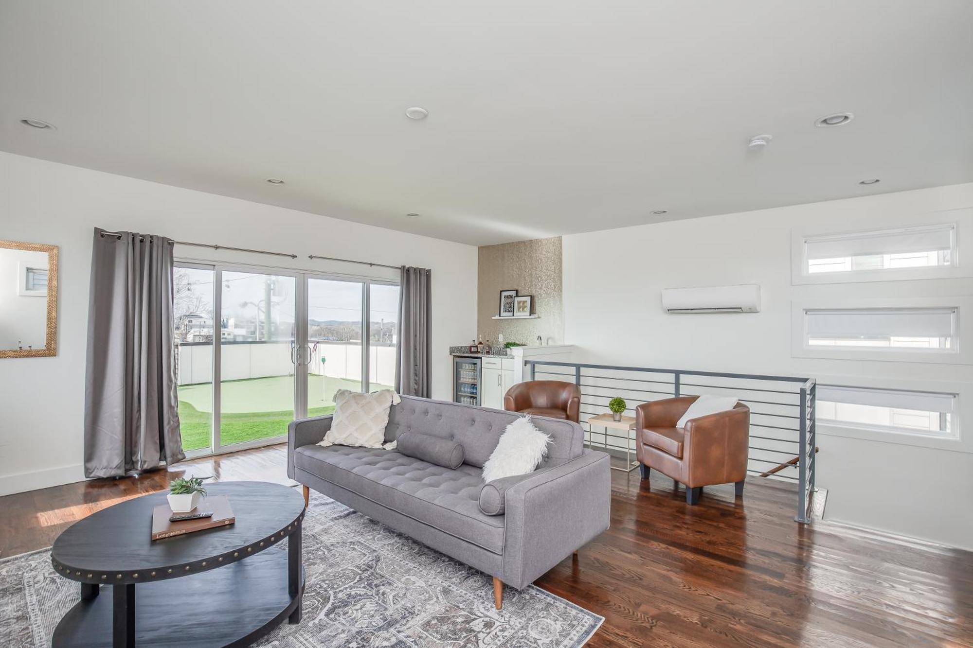 Whiskey House With Rooftop Golf, City Views! 8Min To Downtown! Sleeps 9! Nashville Exteriör bild