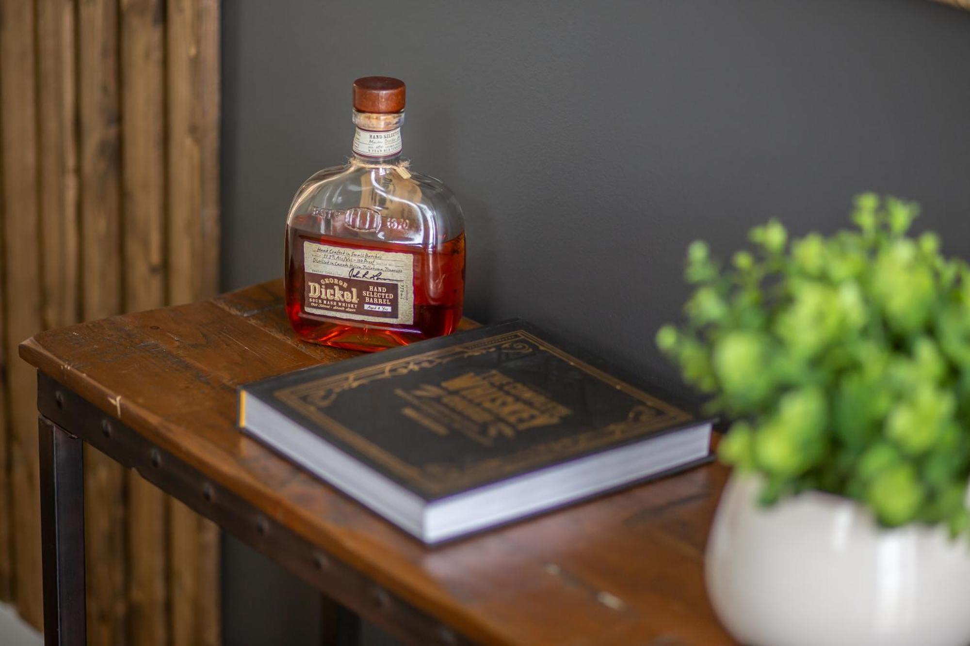 Whiskey House With Rooftop Golf, City Views! 8Min To Downtown! Sleeps 9! Nashville Exteriör bild