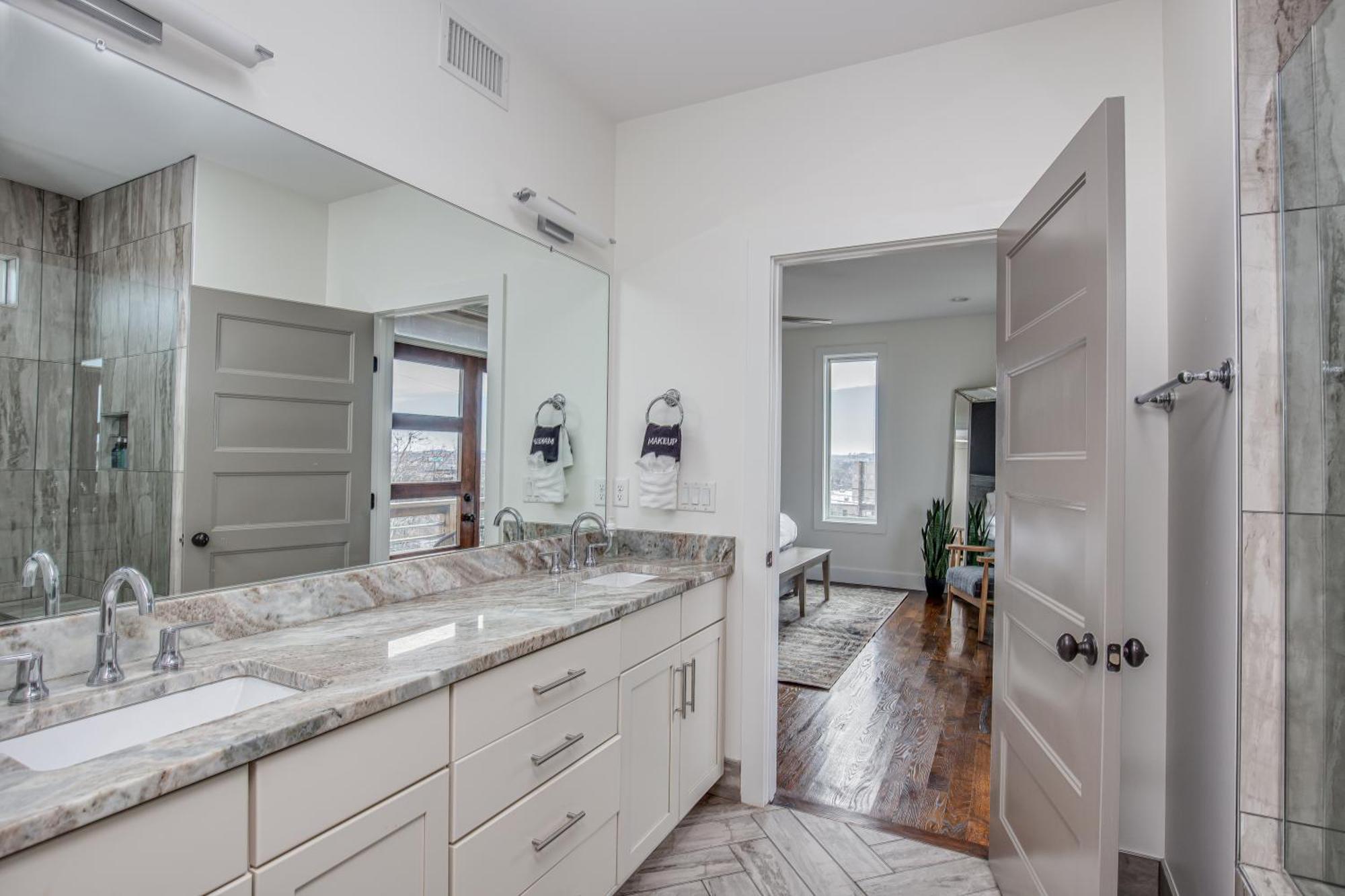 Whiskey House With Rooftop Golf, City Views! 8Min To Downtown! Sleeps 9! Nashville Exteriör bild