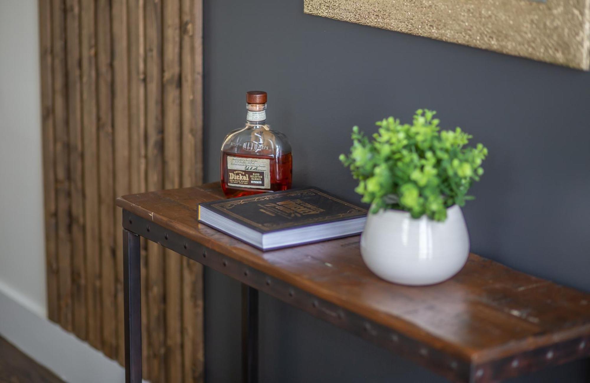 Whiskey House With Rooftop Golf, City Views! 8Min To Downtown! Sleeps 9! Nashville Exteriör bild